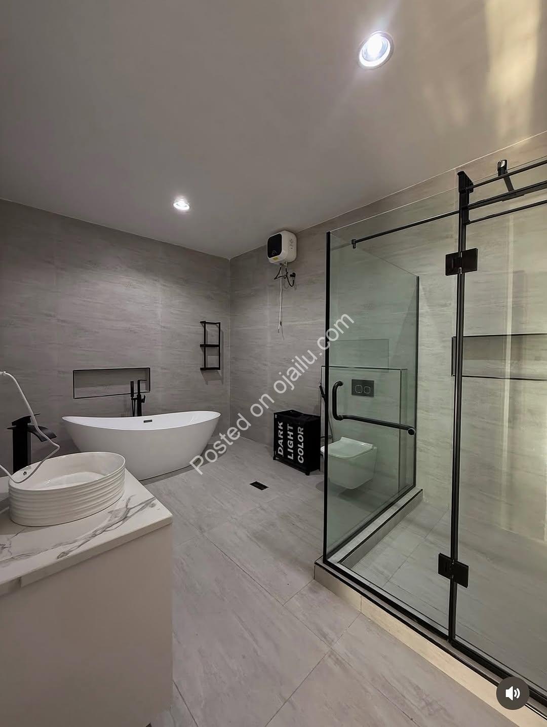Stunning 5-Bed Duplex with Pool & Rooftop in Lekki