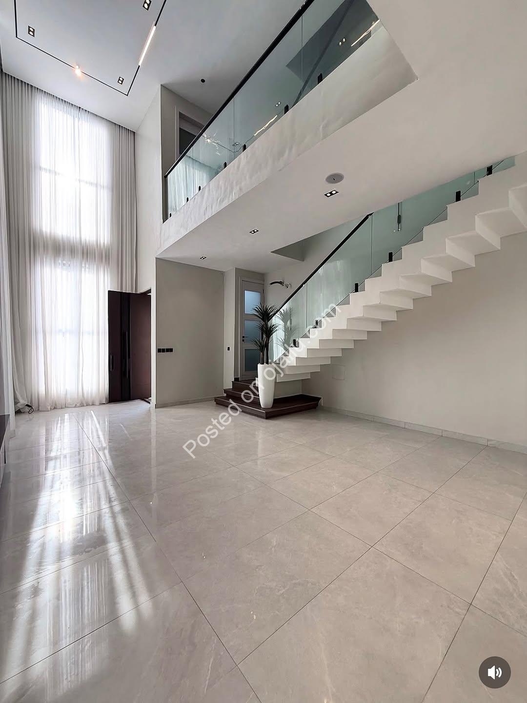 Stunning 5-Bed Duplex with Pool & Rooftop in Lekki