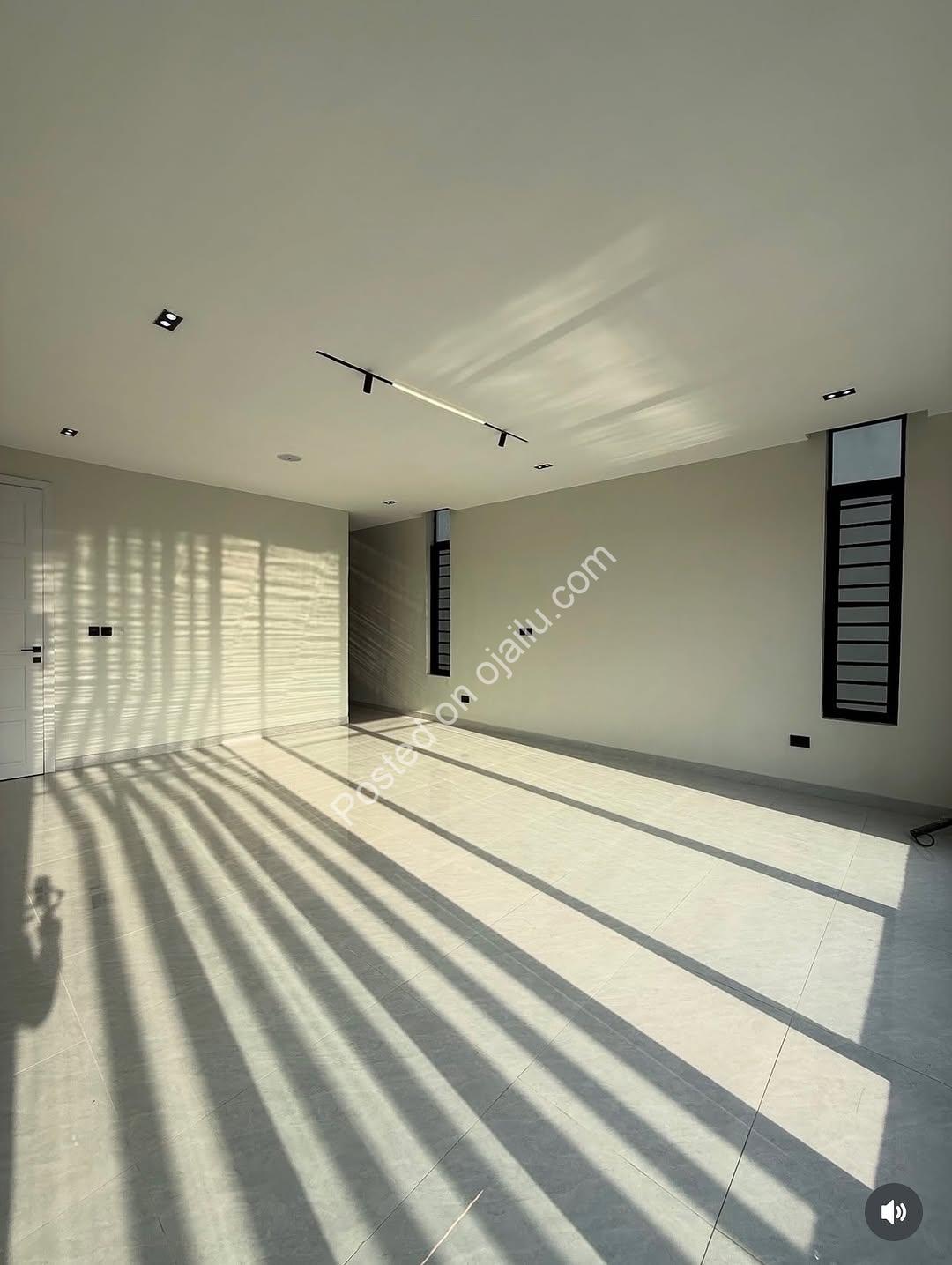 Stunning 5-Bed Duplex with Pool & Rooftop in Lekki