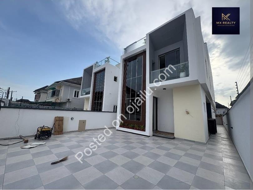 Your Dream Lagos Oasis: 5-Bedroom Haven with Cinema & Pool