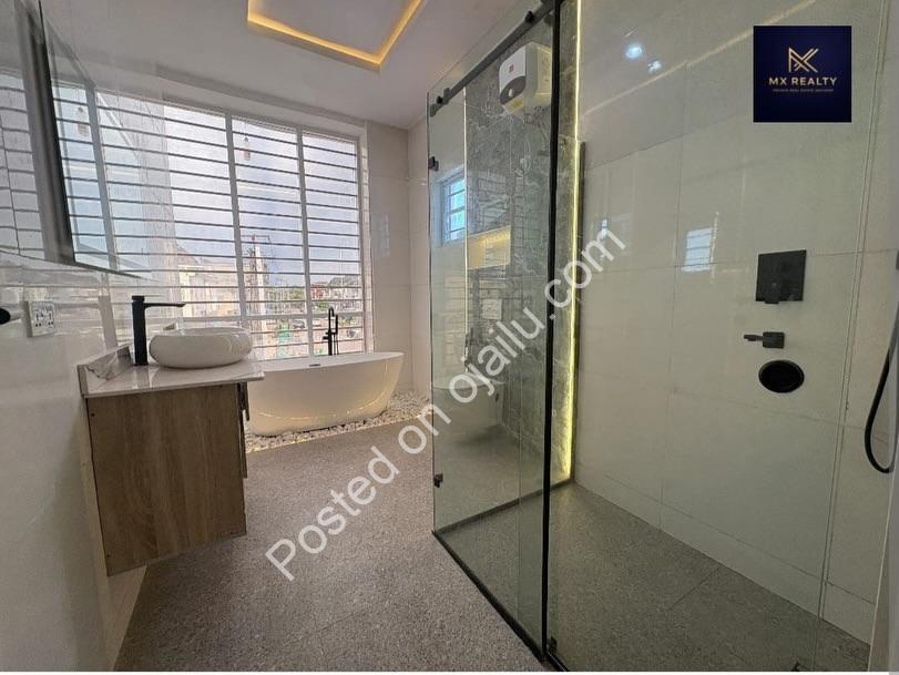 Your Dream Lagos Oasis: 5-Bedroom Haven with Cinema & Pool