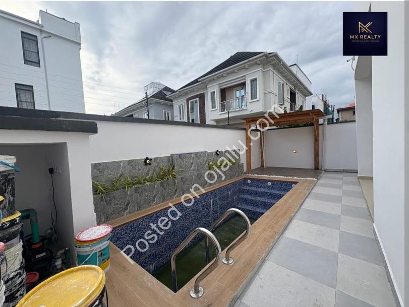 Your Dream Lagos Oasis: 5-Bedroom Haven with Cinema & Pool