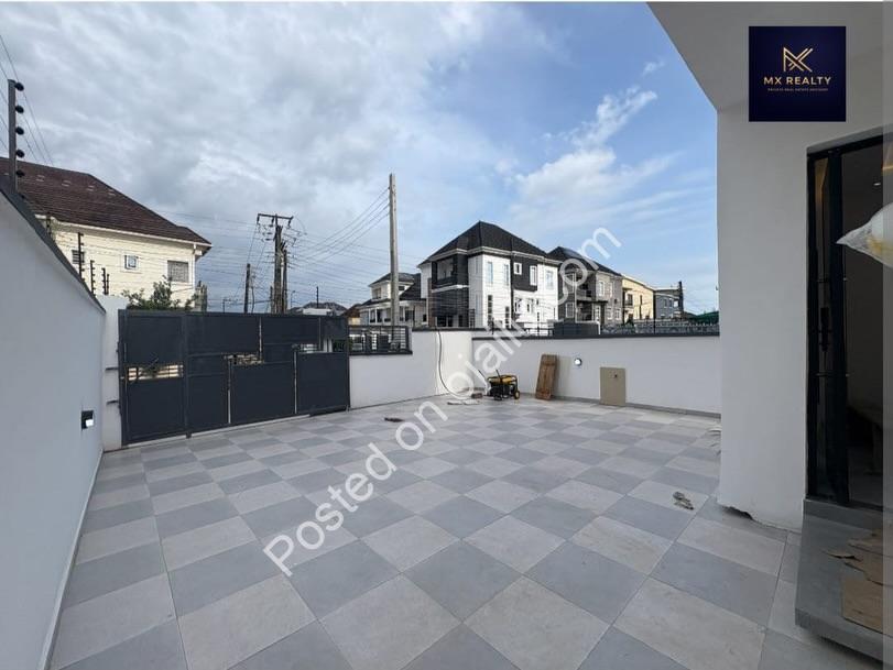Your Dream Lagos Oasis: 5-Bedroom Haven with Cinema & Pool