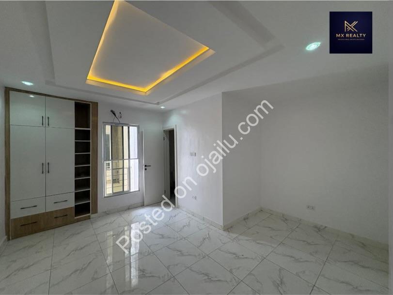 Your Dream Lagos Oasis: 5-Bedroom Haven with Cinema & Pool