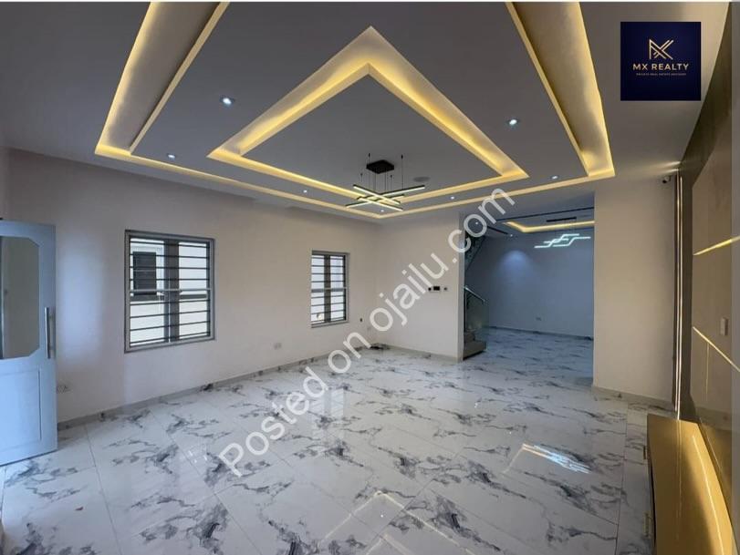 Your Dream Lagos Oasis: 5-Bedroom Haven with Cinema & Pool