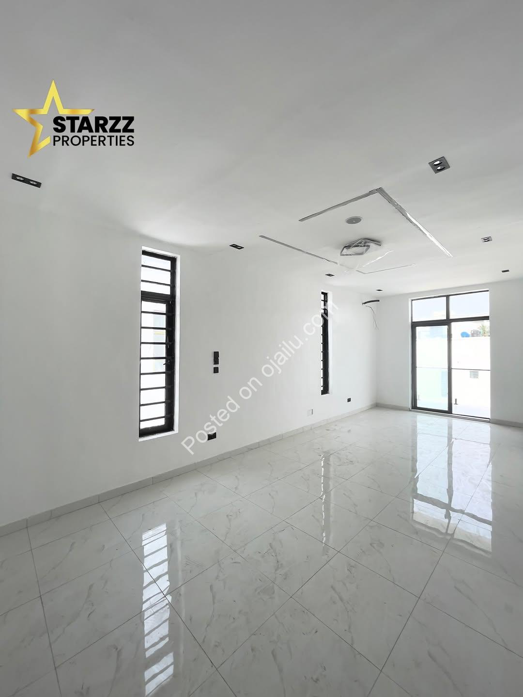 Chevron’s Finest: 5-Bedroom Masterpiece with Lavish Ensuites