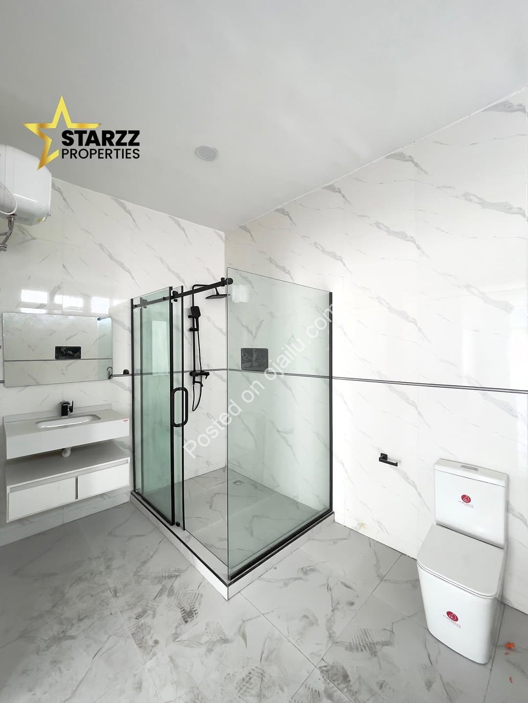 Chevron’s Finest: 5-Bedroom Masterpiece with Lavish Ensuites