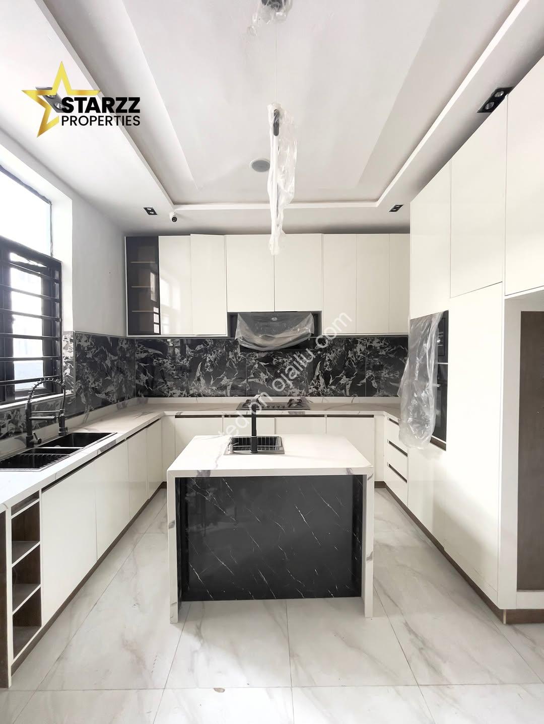 Chevron’s Finest: 5-Bedroom Masterpiece with Lavish Ensuites