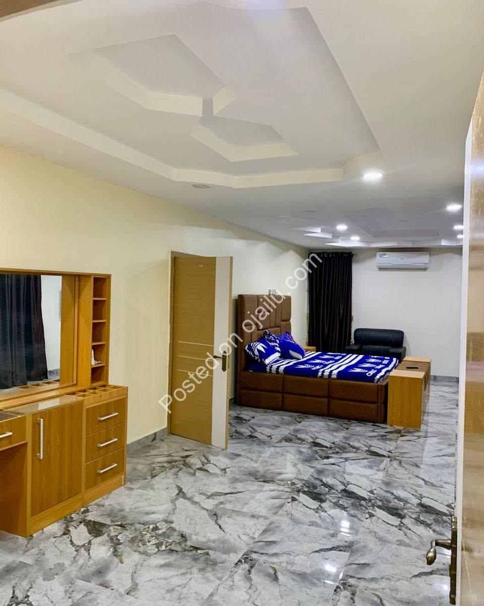 Stunning 5-Bed Furnished Haven in Diamond City