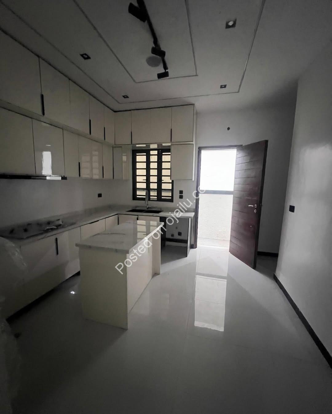 5-Bed Ologolo Haven: En-Suite Luxury & BQ