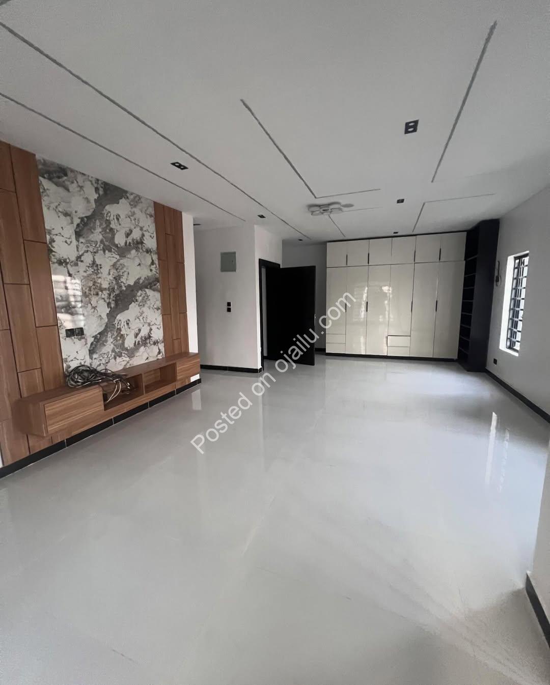 5-Bed Ologolo Haven: En-Suite Luxury & BQ