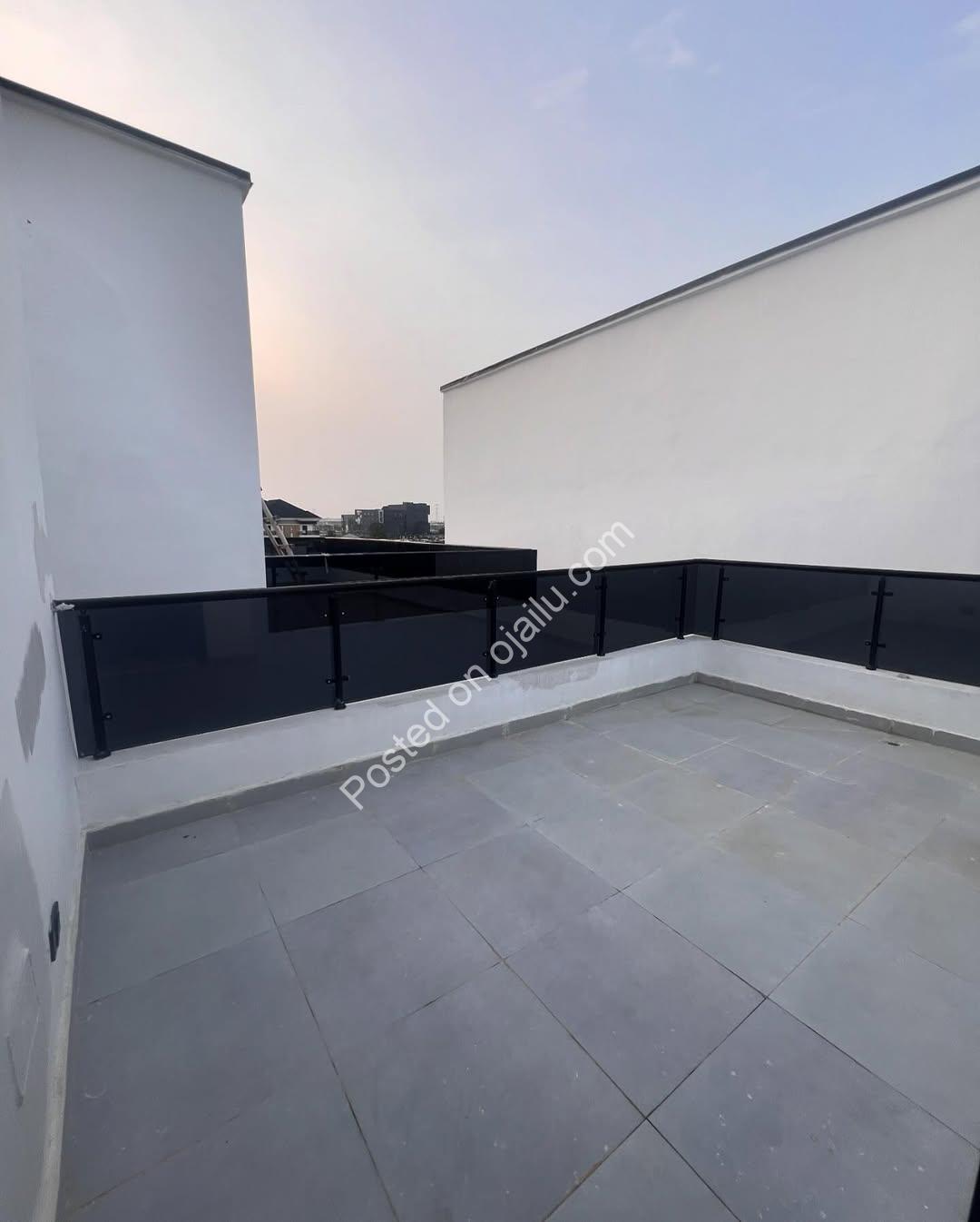 5-Bed Ologolo Haven: En-Suite Luxury & BQ