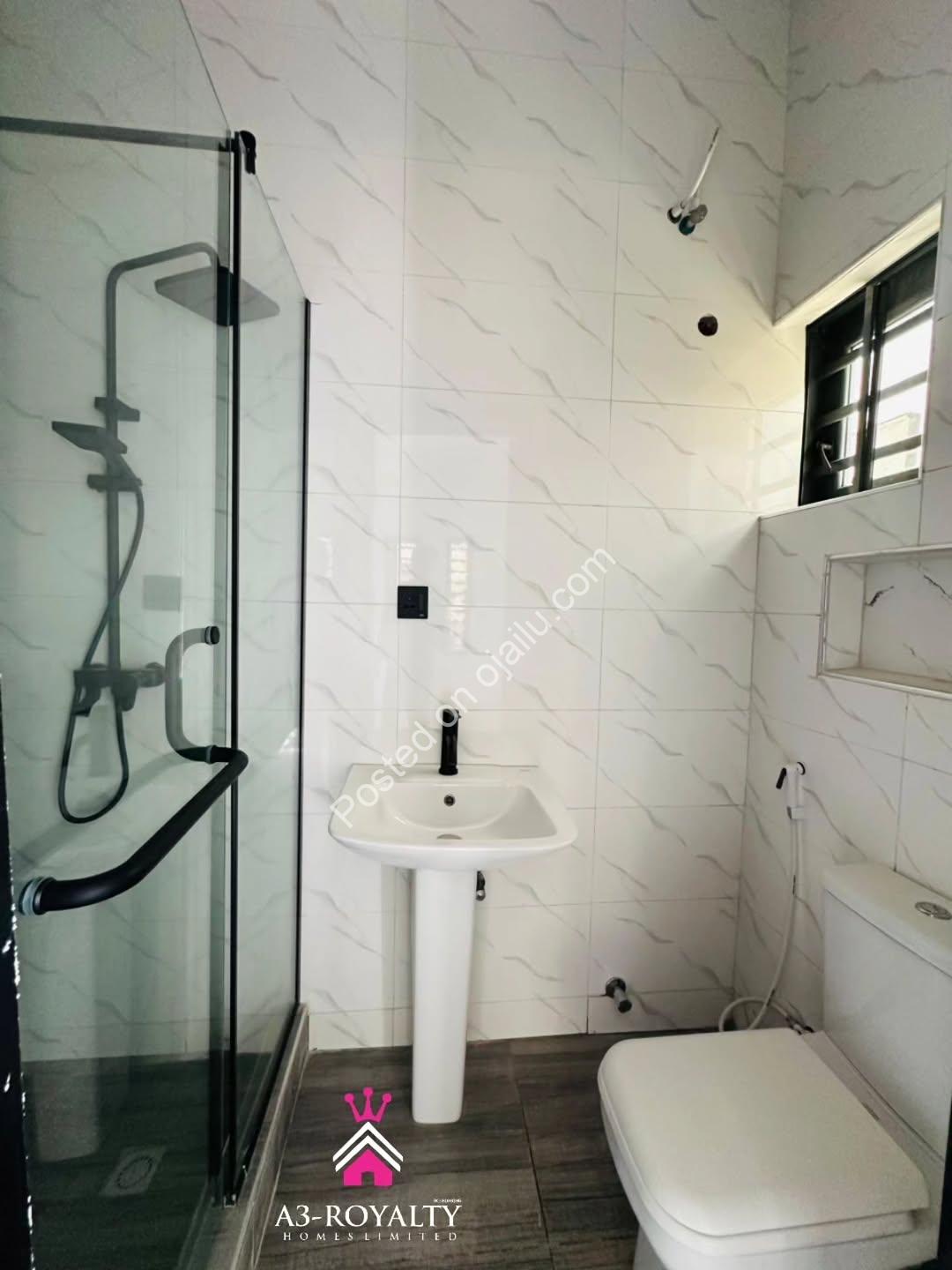 Move-In Ready 5-Bed Duplex in Gated Lekki Estate