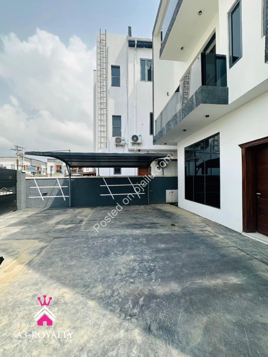 Move-In Ready 5-Bed Duplex in Gated Lekki Estate