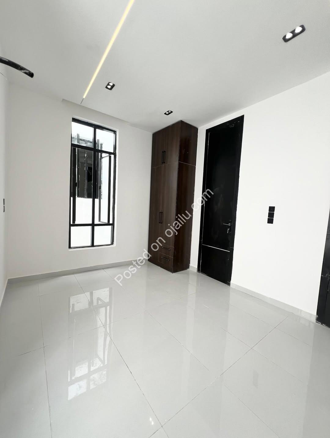 Spacious 5-Bedroom Haven in Prime Lekki