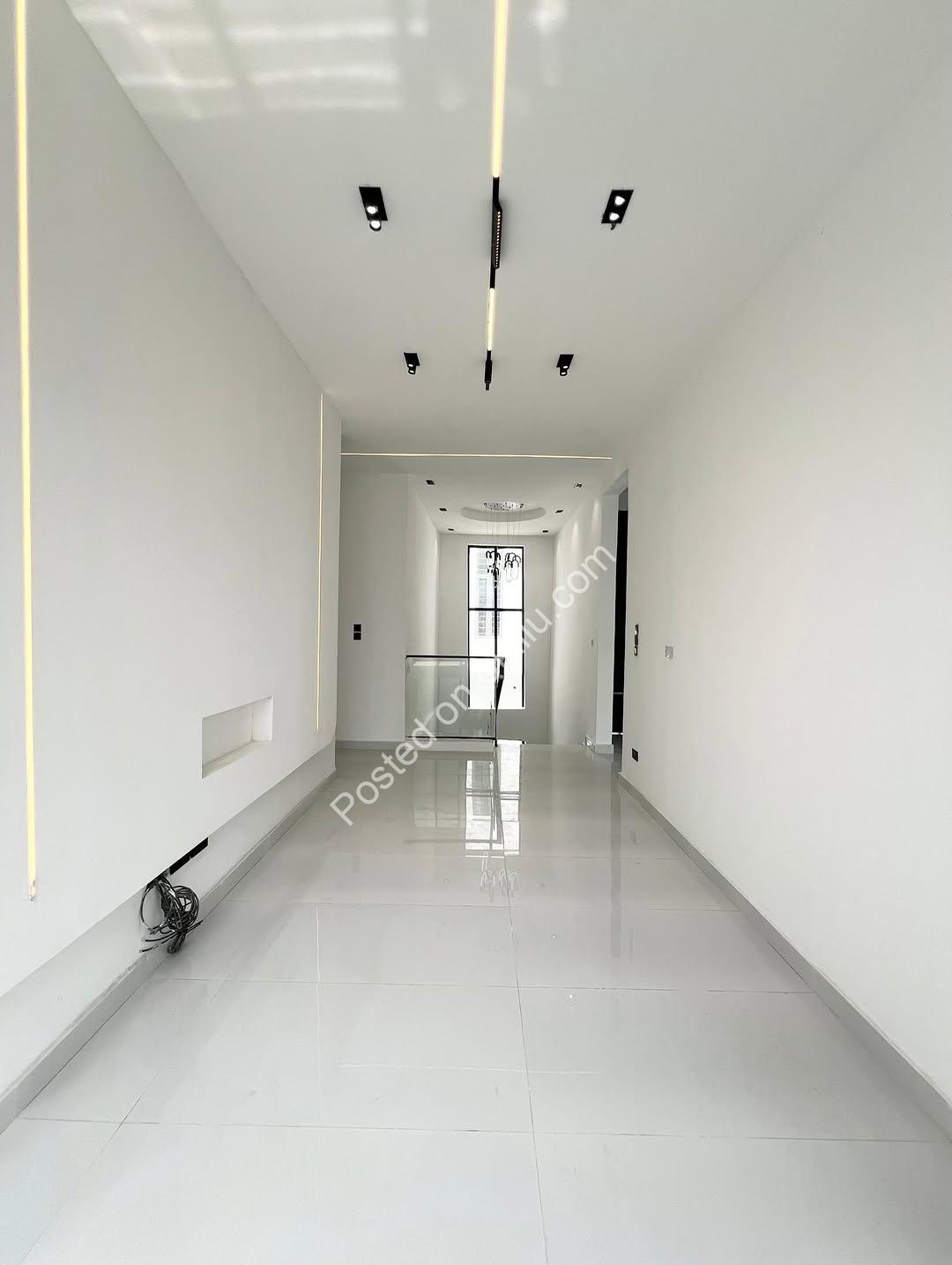 Spacious 5-Bedroom Haven in Prime Lekki