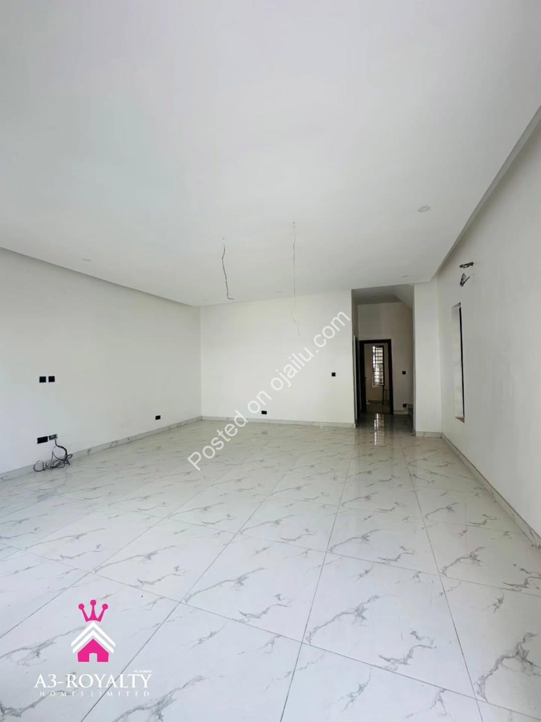 Move-In Ready 5-Bed Duplex in VGC Estate