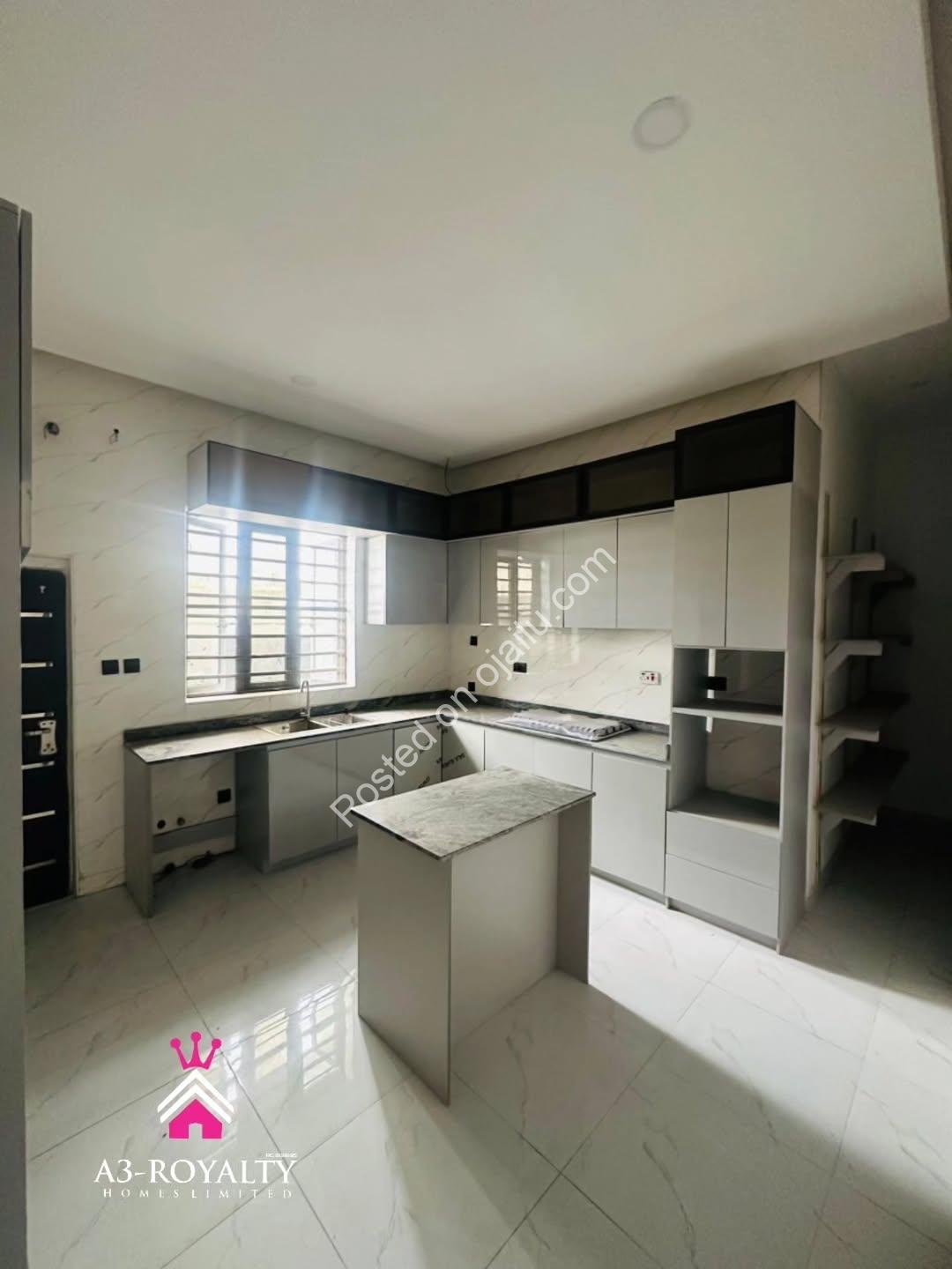 Move-In Ready 5-Bed Duplex in VGC Estate