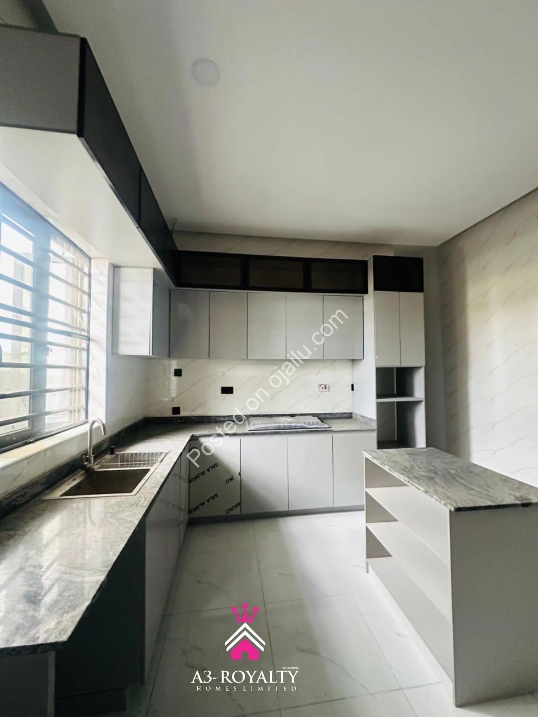 Move-In Ready 5-Bed Duplex in VGC Estate