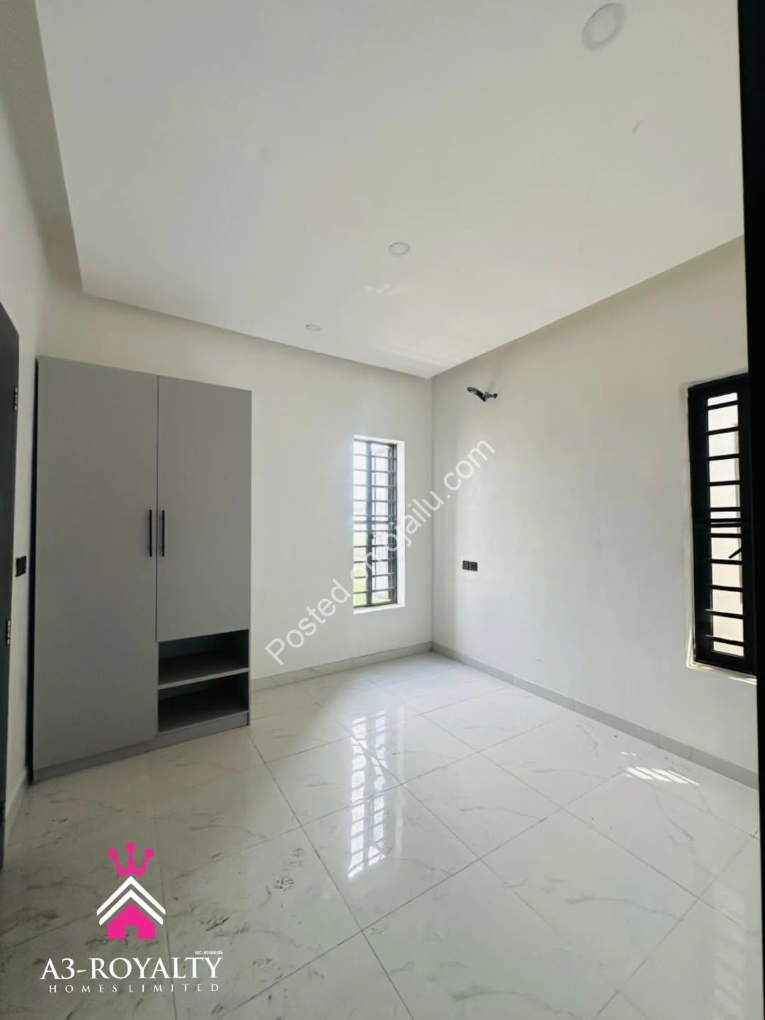 Move-In Ready 5-Bed Duplex in VGC Estate