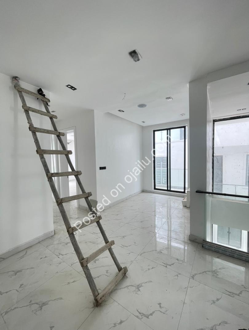 Opulent 5-Bedroom Duplex with Resort-Style Pool