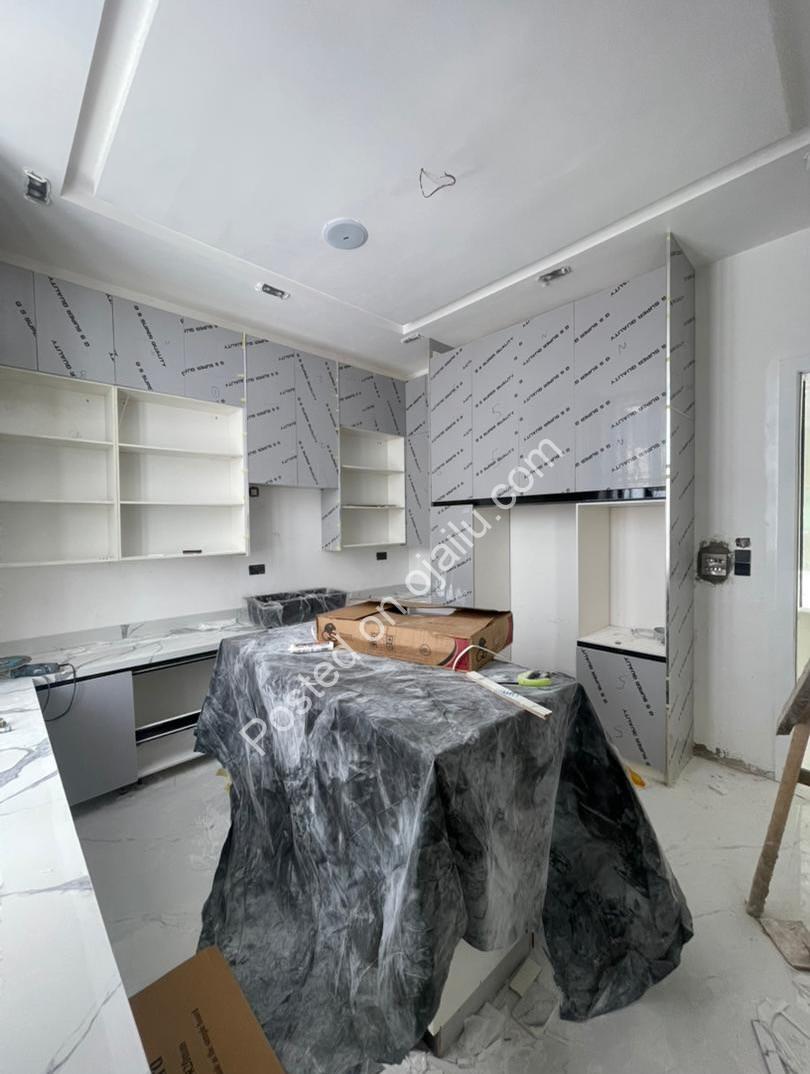 Opulent 5-Bedroom Duplex with Resort-Style Pool