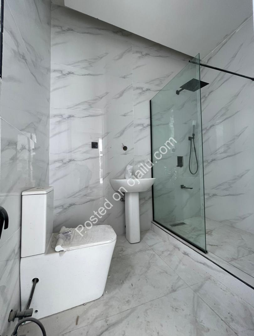 Opulent 5-Bedroom Duplex with Resort-Style Pool