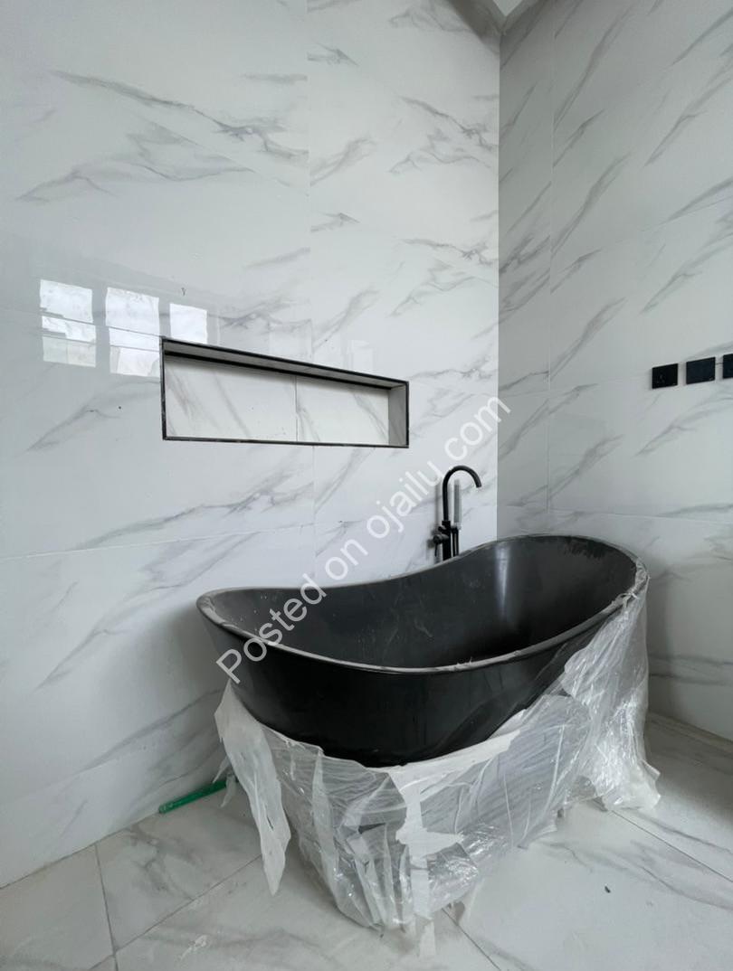 Opulent 5-Bedroom Duplex with Resort-Style Pool