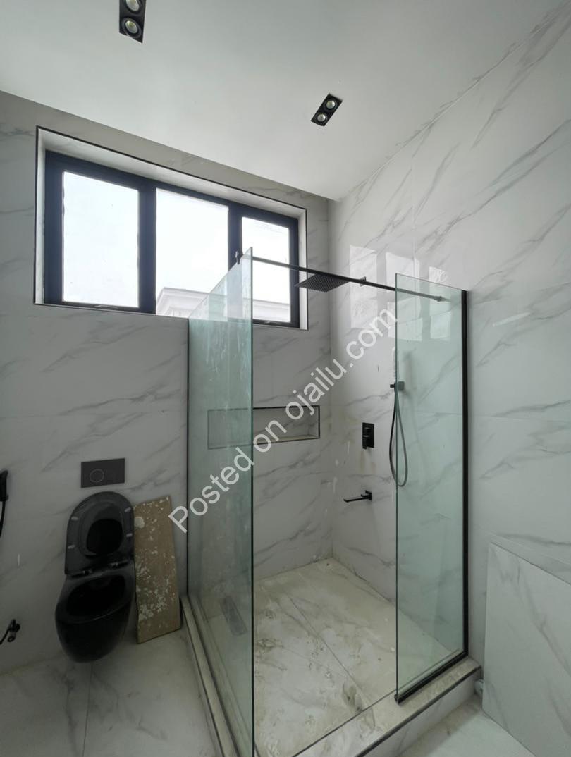 Opulent 5-Bedroom Duplex with Resort-Style Pool