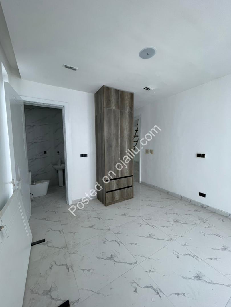 Opulent 5-Bedroom Duplex with Resort-Style Pool