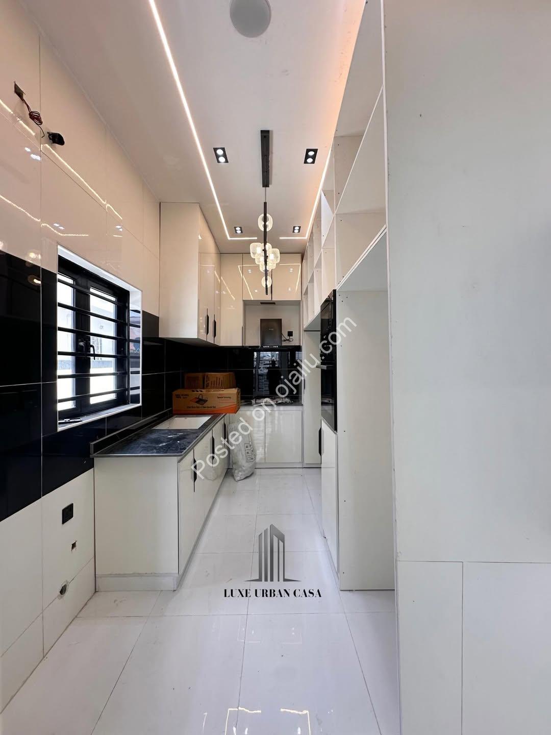 Stunning 4-Bed Semi-Detached in Orchid Estate