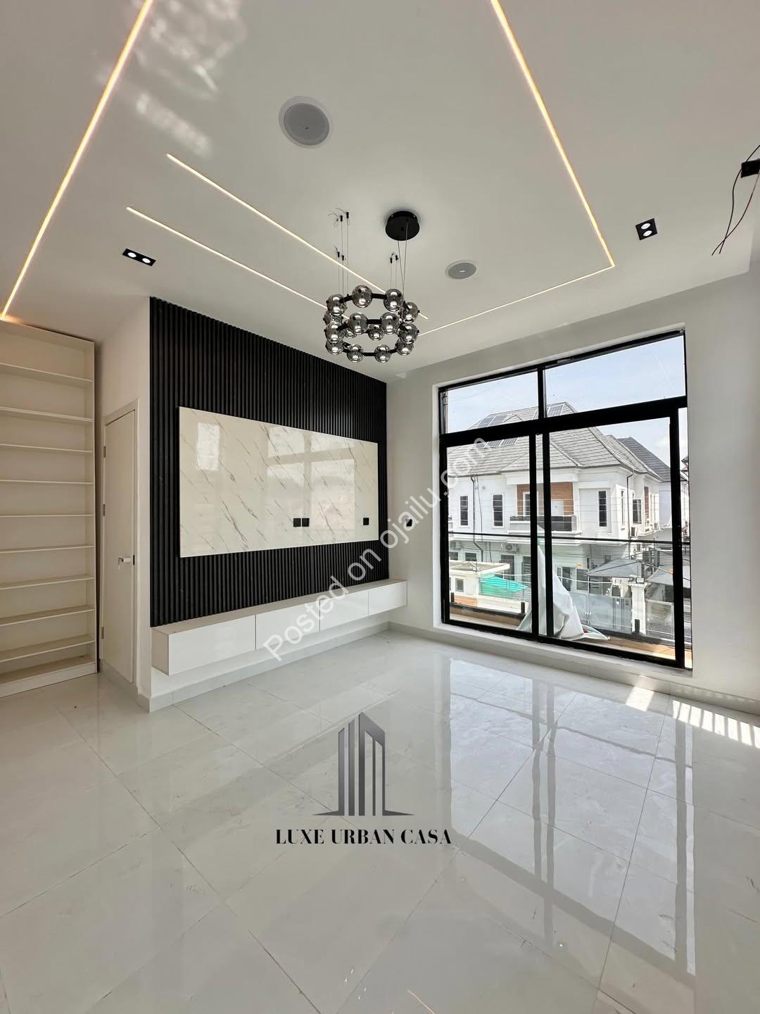 Stunning 4-Bed Semi-Detached in Orchid Estate