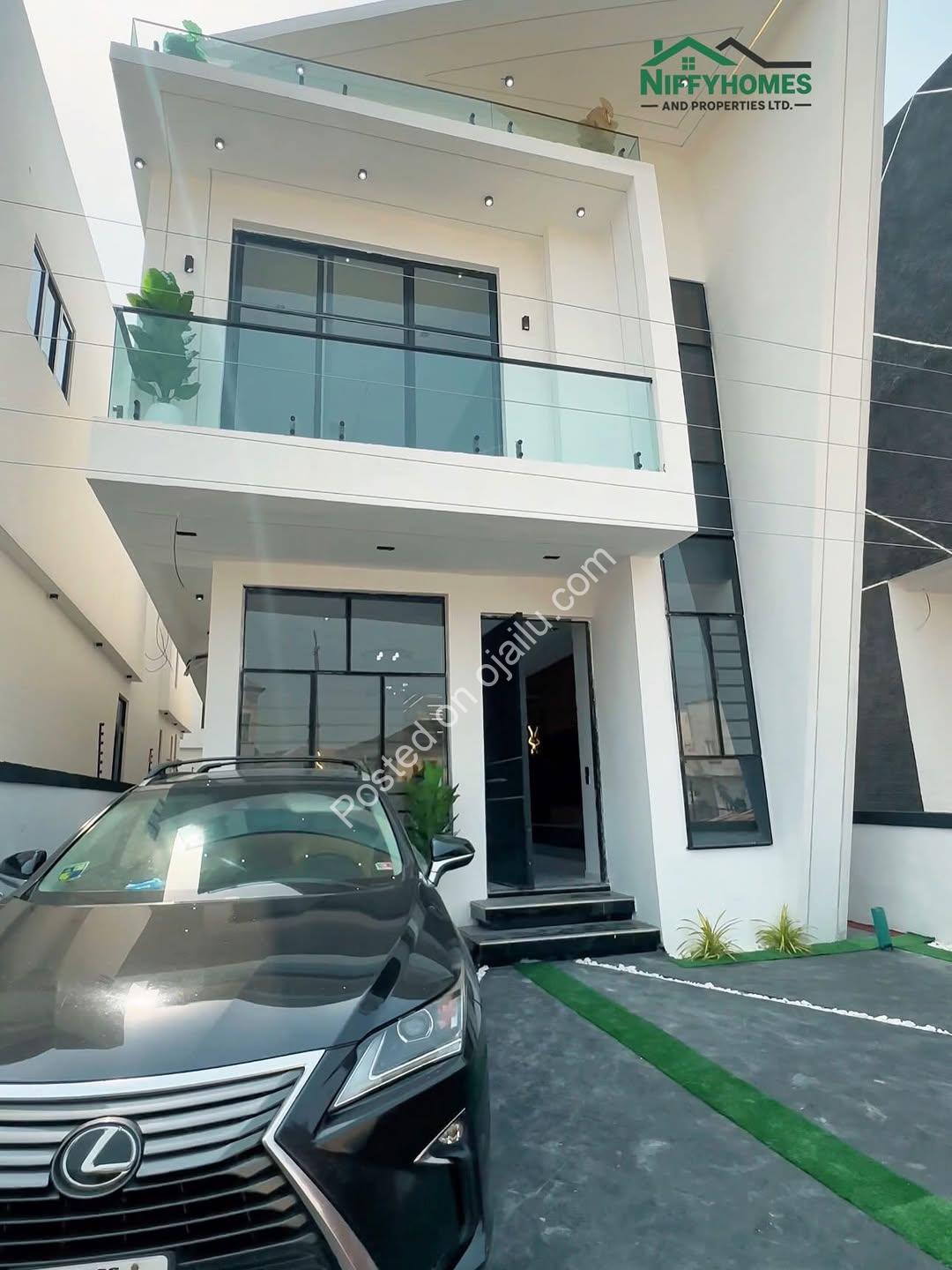 Exquisite 5-Bed Duplex with Pool in Ikota GRA