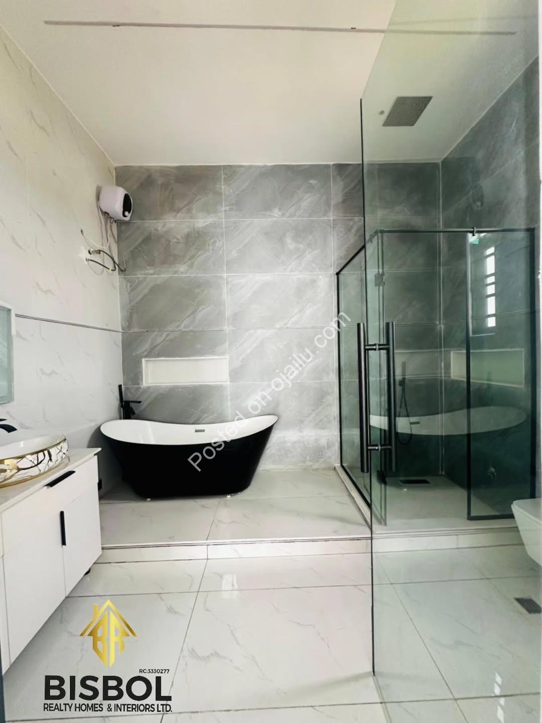 Live Your Dream in a VGC 5-Bedroom Duplex Oasis