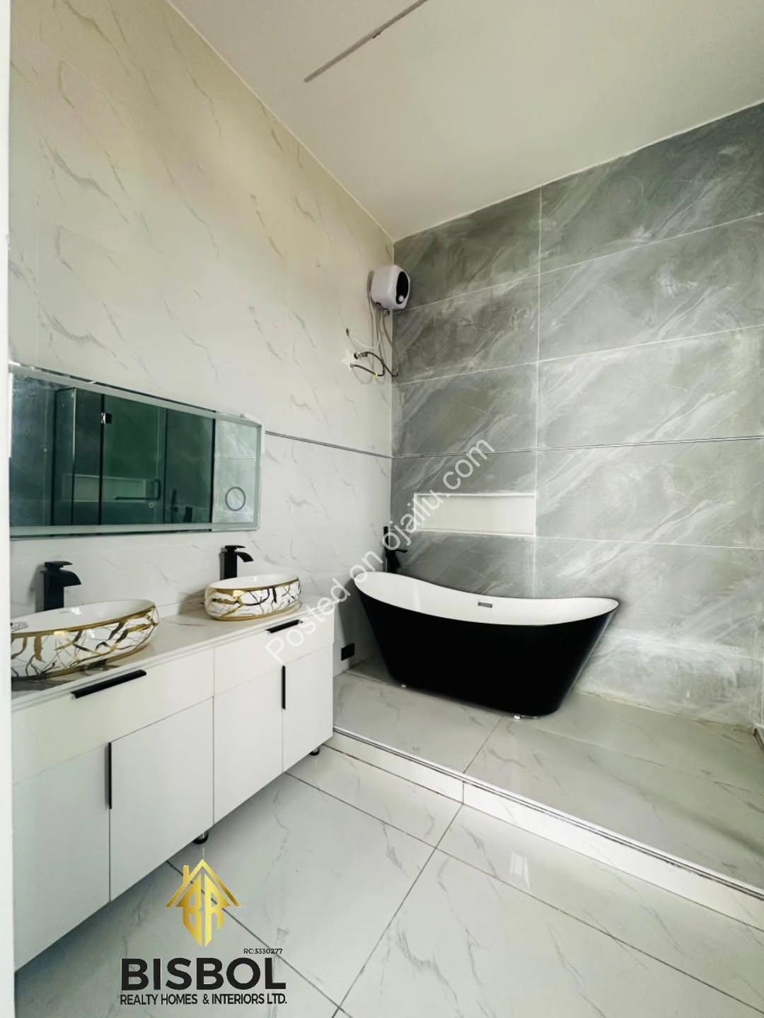 Live Your Dream in a VGC 5-Bedroom Duplex Oasis