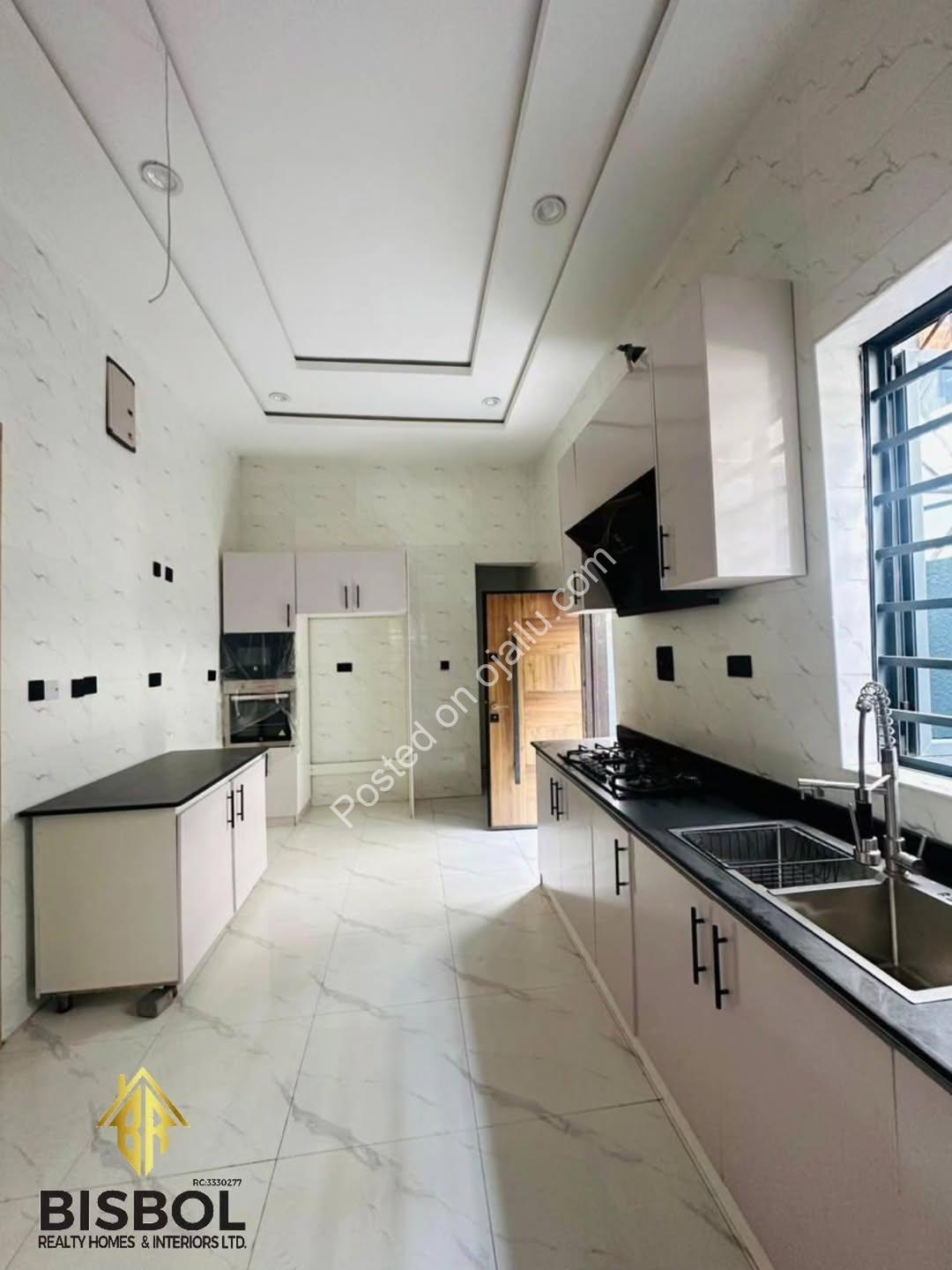 Live Your Dream in a VGC 5-Bedroom Duplex Oasis