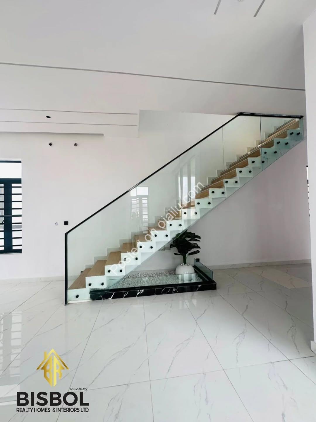 Live Your Dream in a VGC 5-Bedroom Duplex Oasis