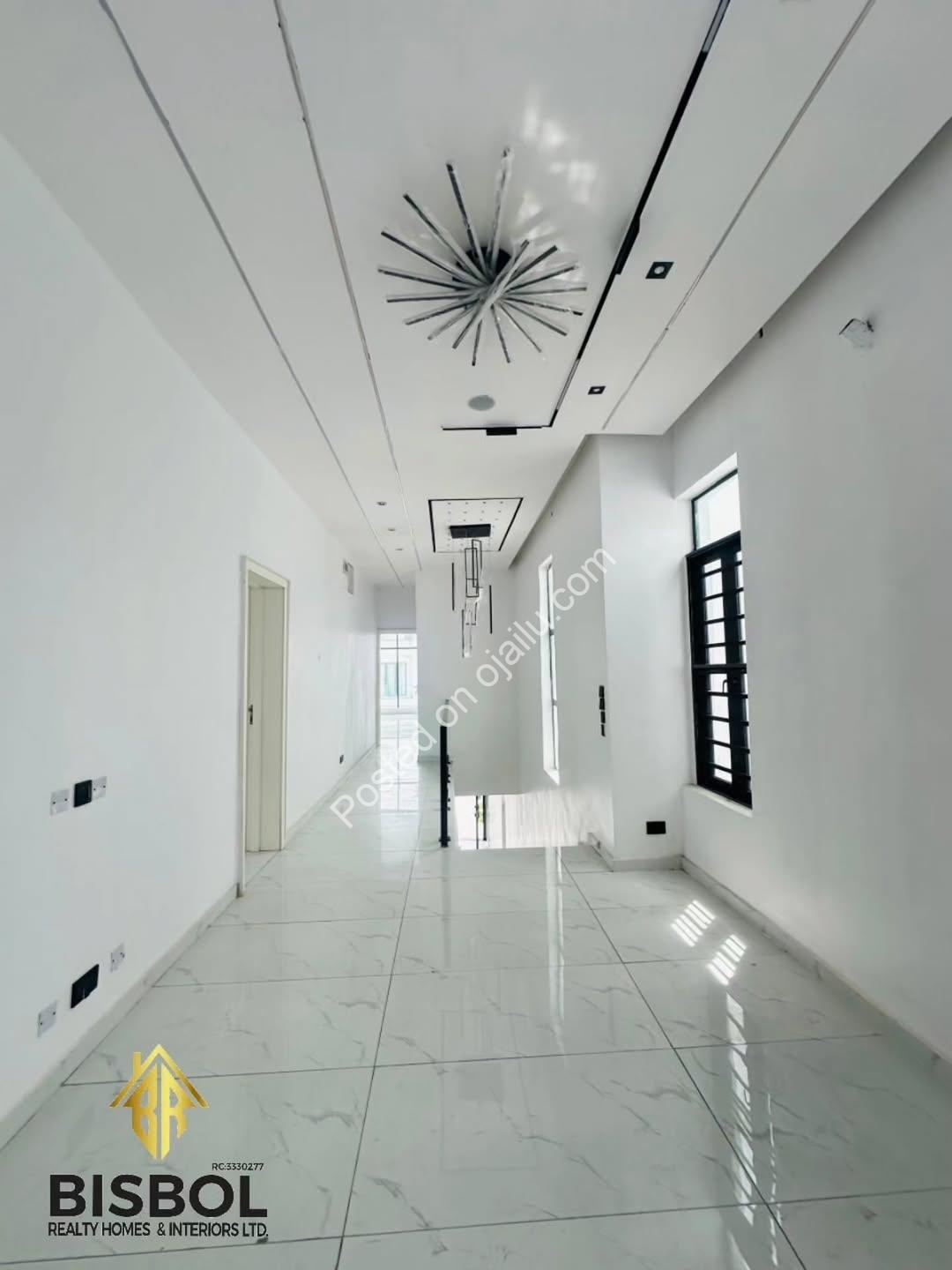 Live Your Dream in a VGC 5-Bedroom Duplex Oasis