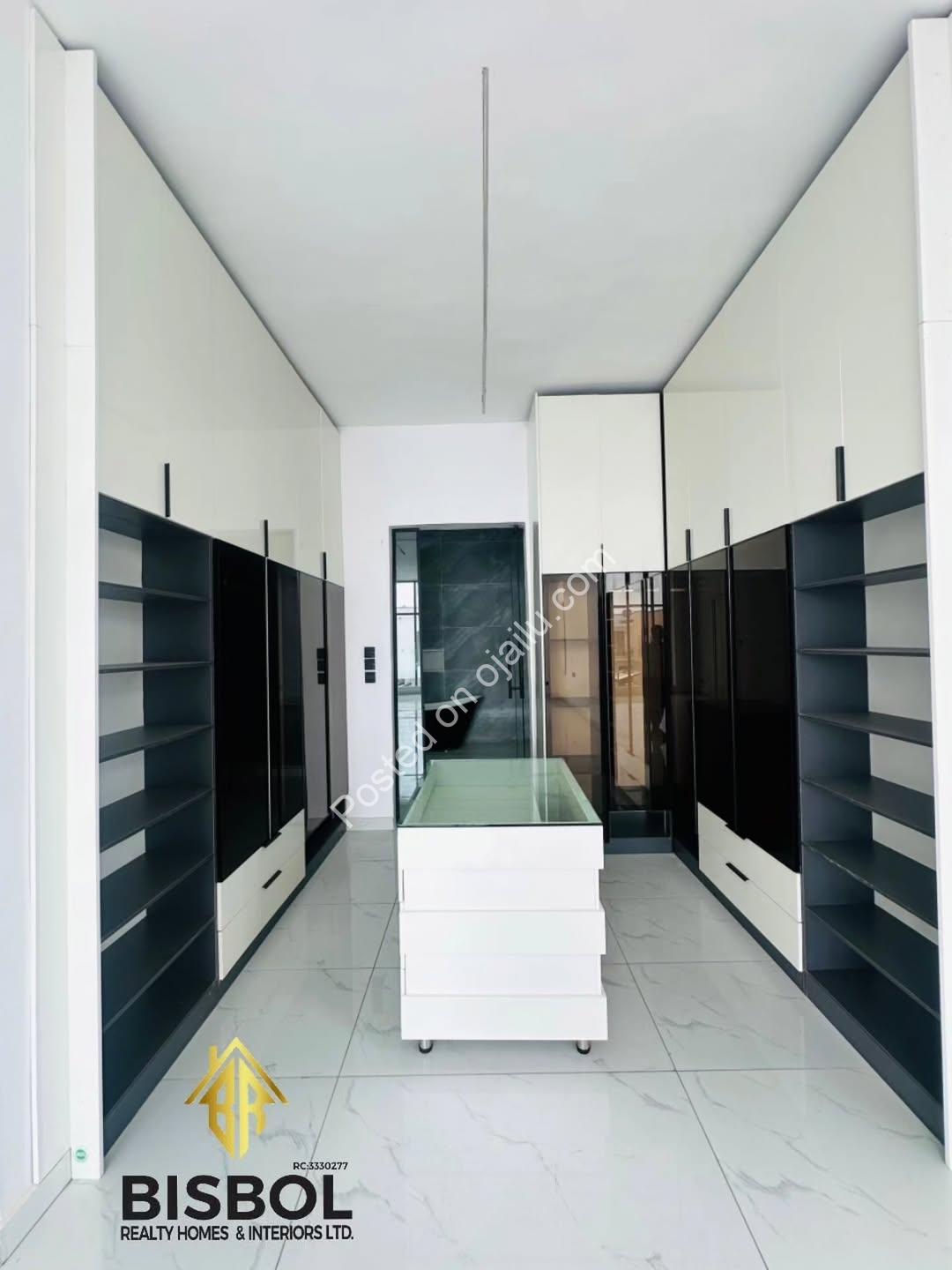 Live Your Dream in a VGC 5-Bedroom Duplex Oasis