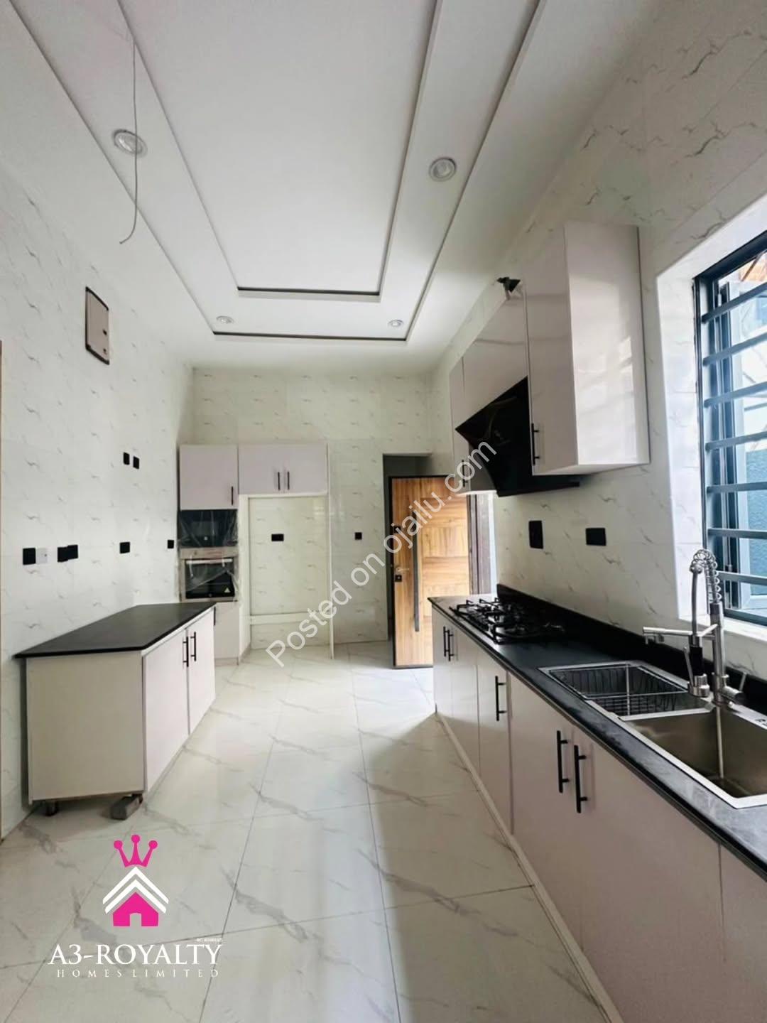 Live Your Dream in a 5-Bed VGC Duplex with Pool