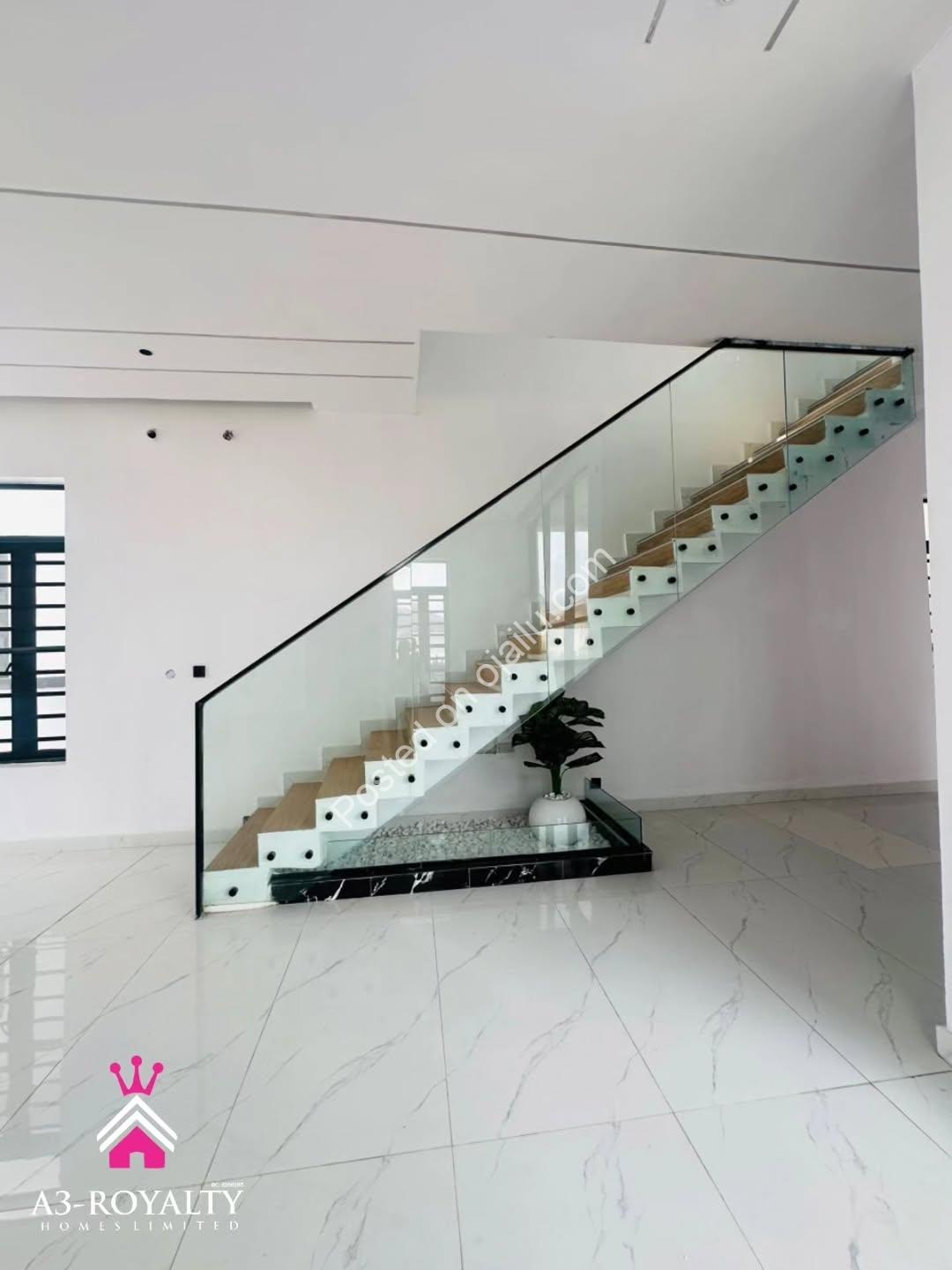 Live Your Dream in a 5-Bed VGC Duplex with Pool