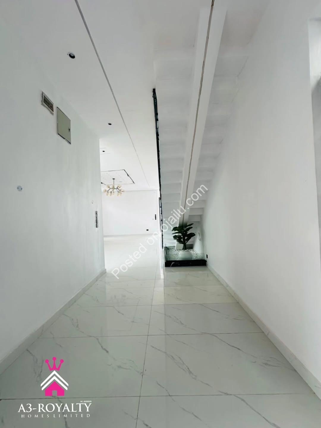 Live Your Dream in a 5-Bed VGC Duplex with Pool