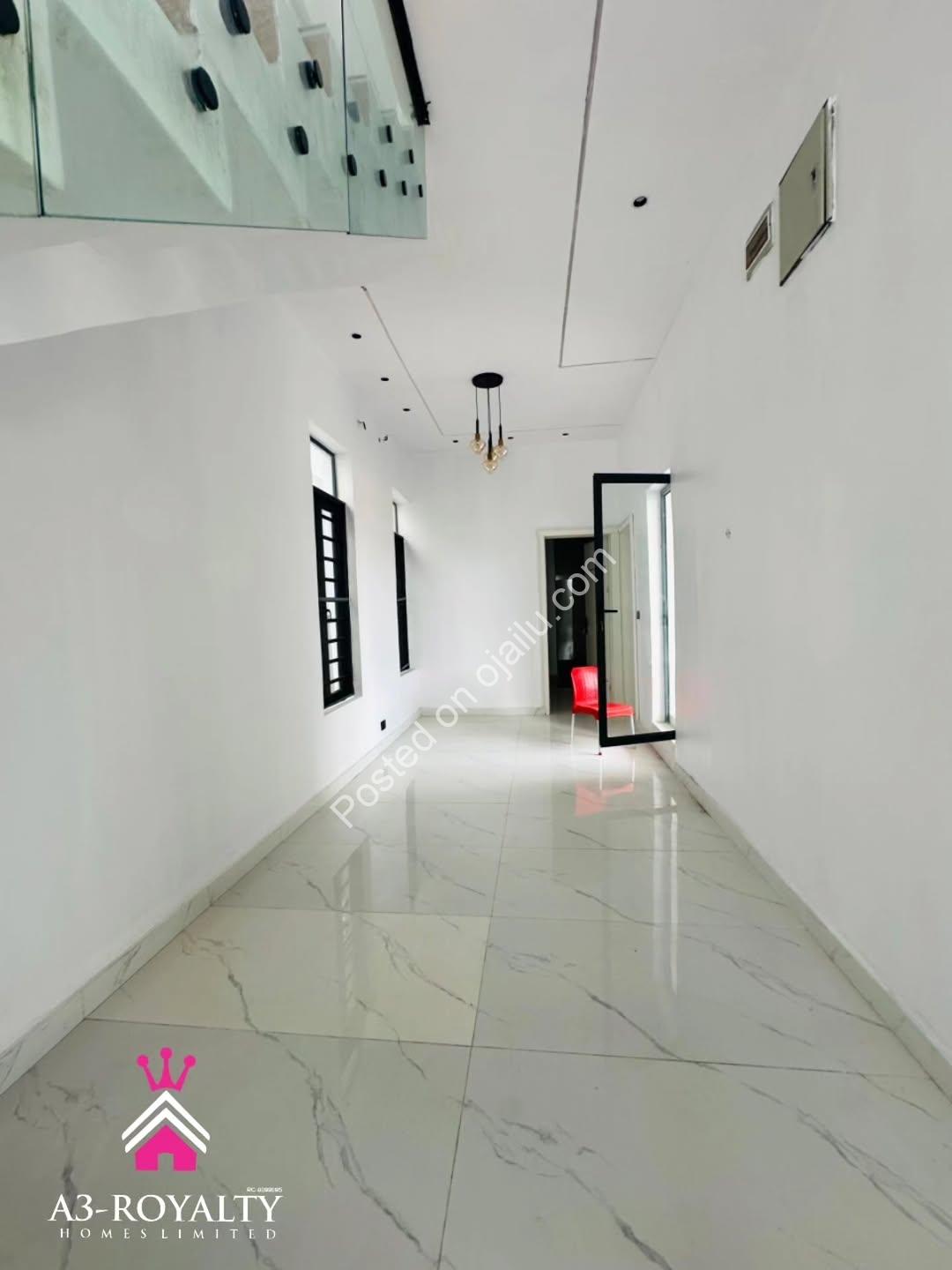 Live Your Dream in a 5-Bed VGC Duplex with Pool