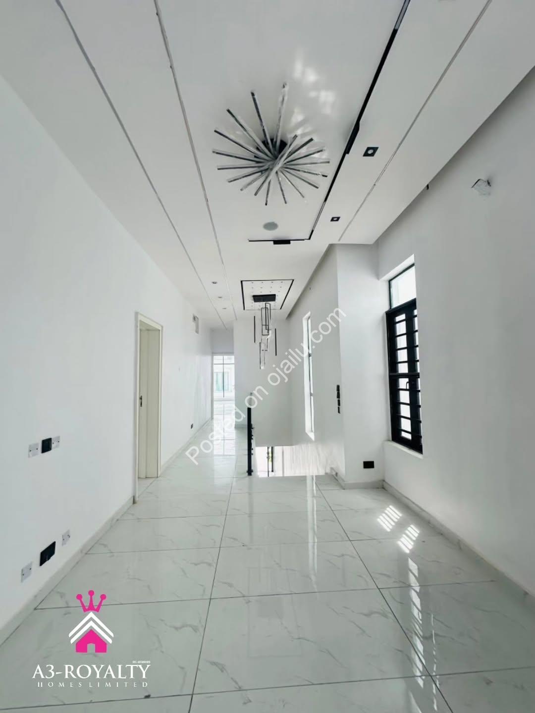 Live Your Dream in a 5-Bed VGC Duplex with Pool