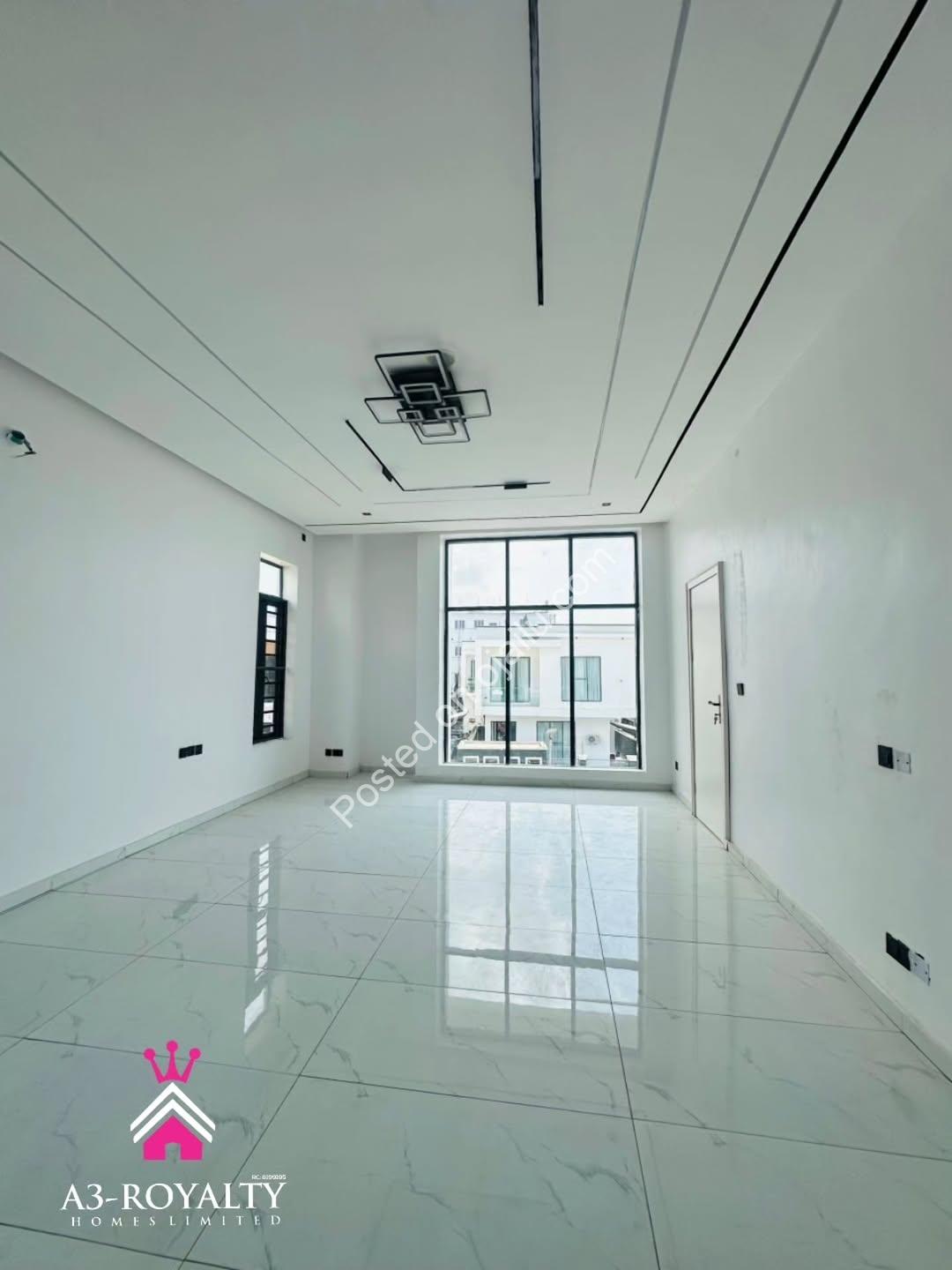 Live Your Dream in a 5-Bed VGC Duplex with Pool