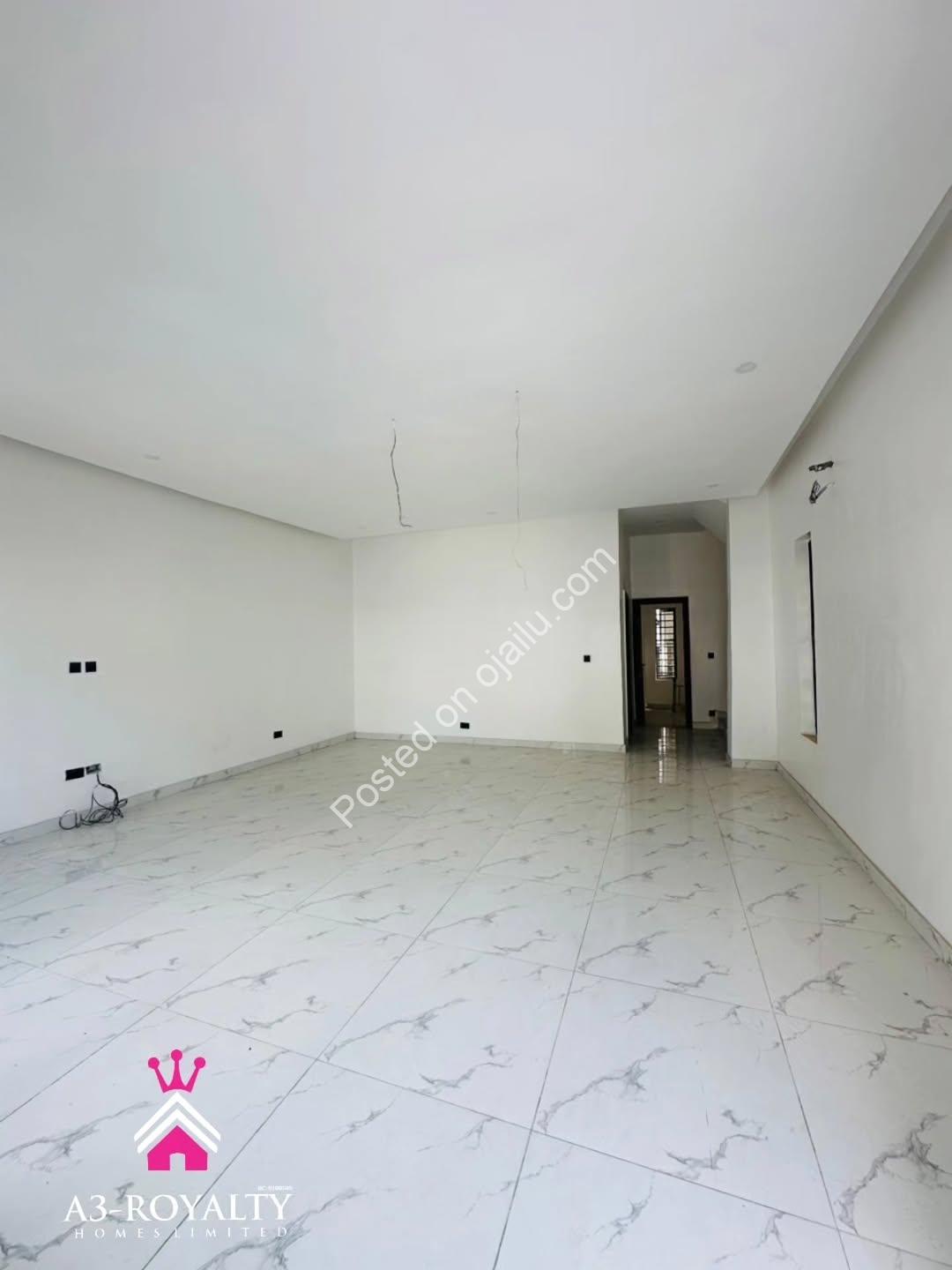 Live Your Dream in a 5-Bed VGC Duplex with Pool