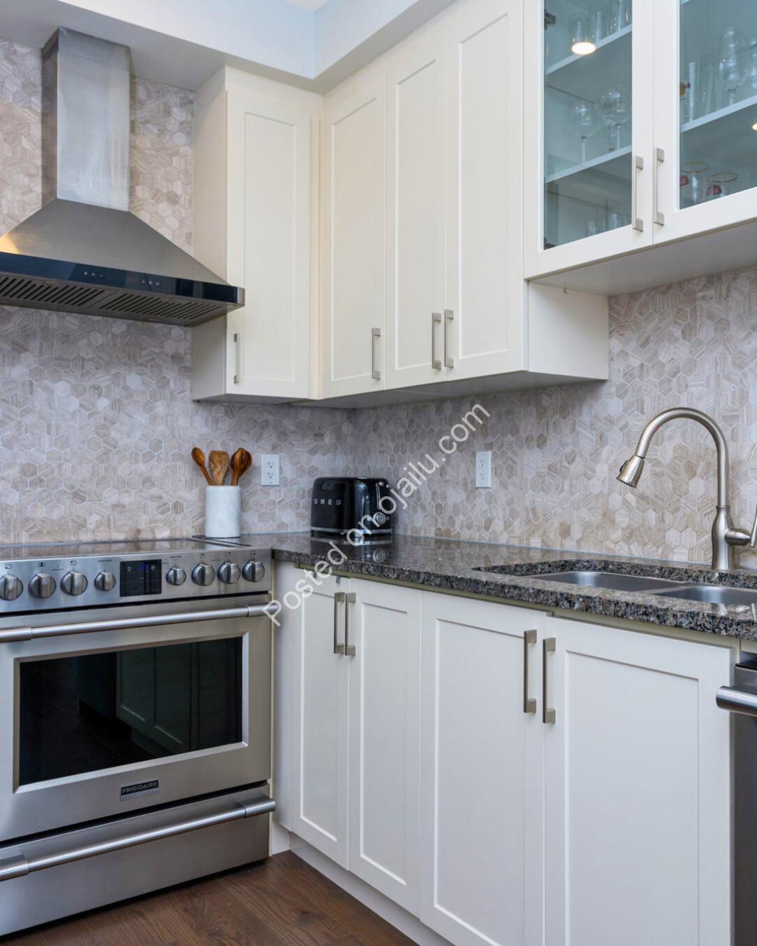 Stylish Townhome: Park-Side Living & Luxe Finishes