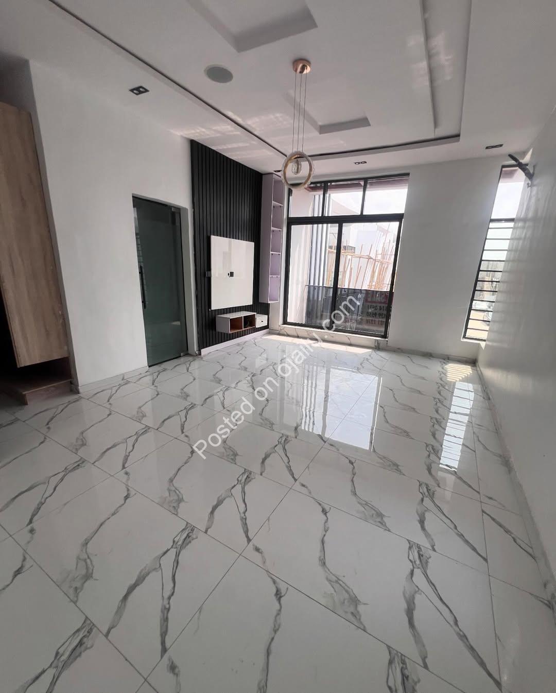 Chevron Oasis: 4-Bed Duplex with Pool & BQ