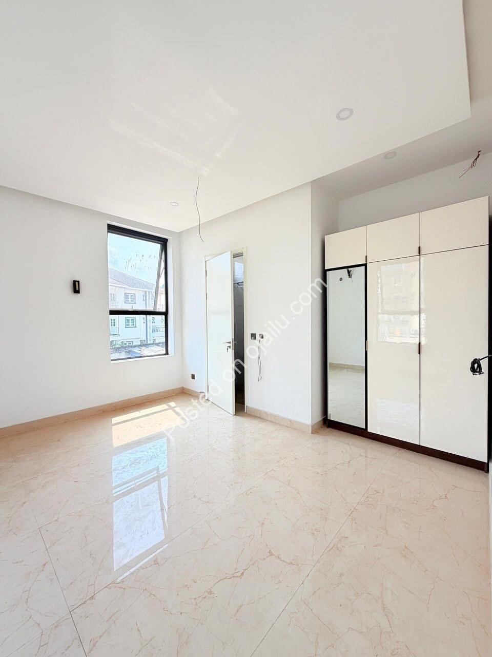 Lekki’s Finest: 4-Bed Maisonette with Governor’s Consent