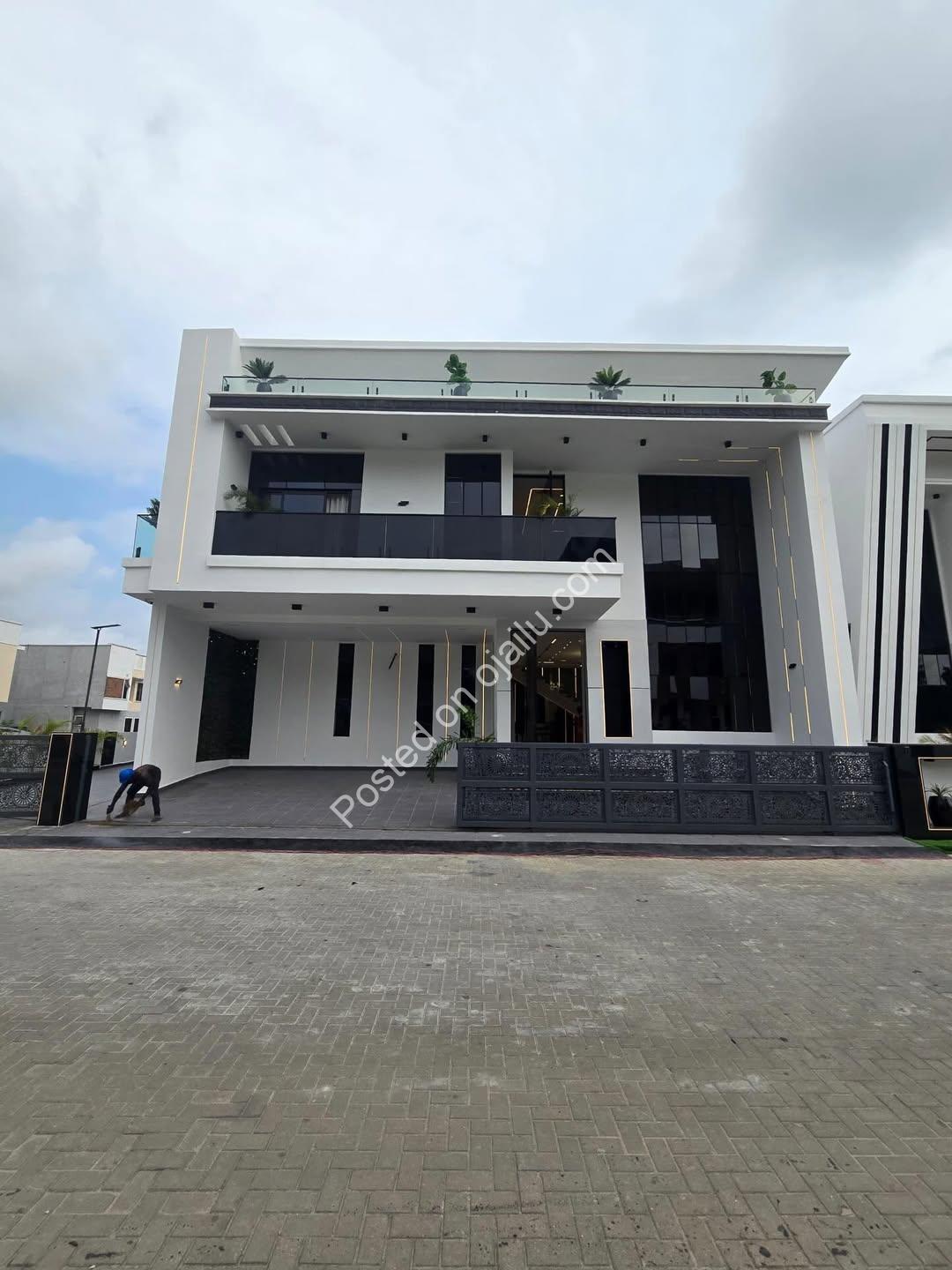 Lekki’s Ultimate 5-Bed Duplex with Pool & Cinema